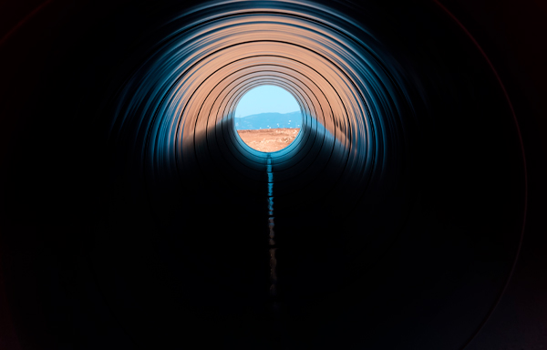 Visão interna de tubulação em oleoduto