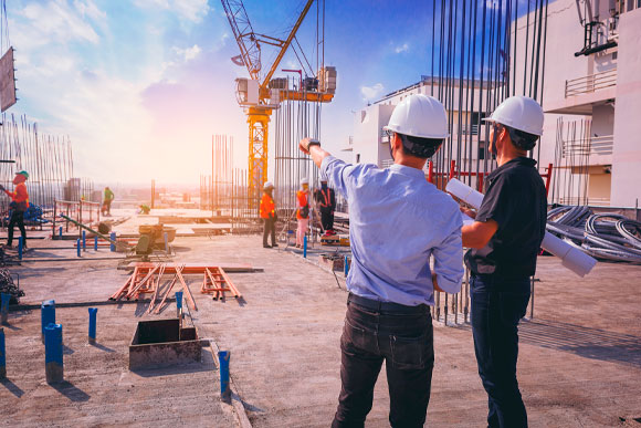 Equipe trabalhando na construção civil